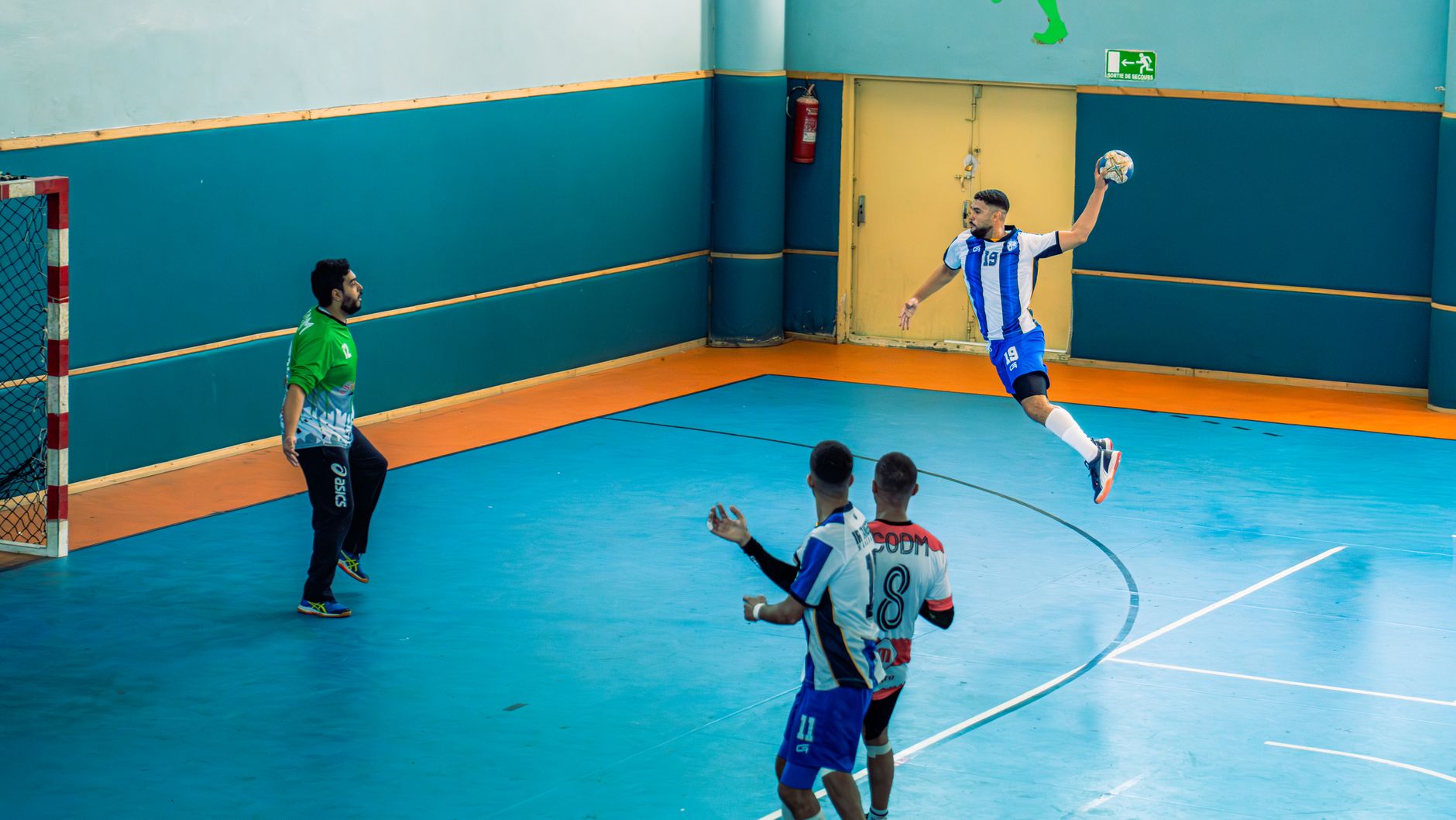 Durée d'un match de handball — match de handball joueurs en action
