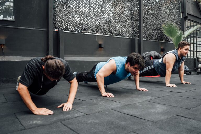 Préparation physique générale (PPG) définition, — groupe d'entraînement fitness en extérieur